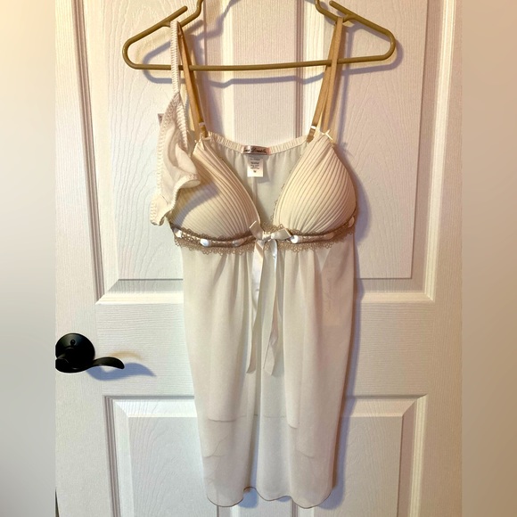 White lingerie - Picture 1 of 3